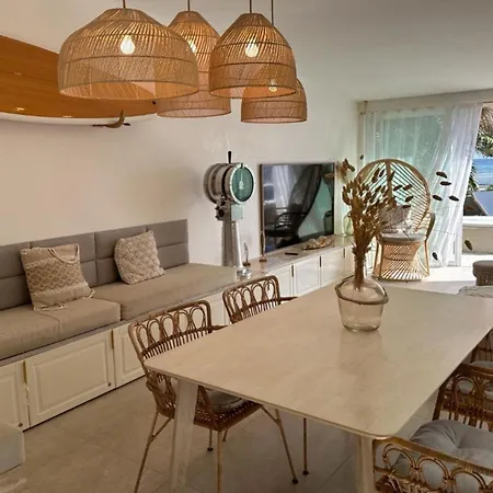 Beautiful House With Terrace Sea Front - Casa de Férias *