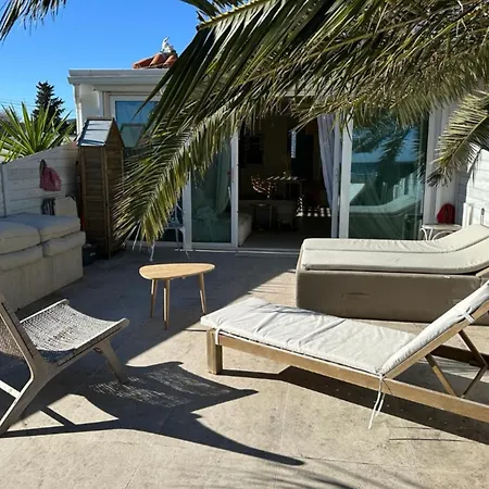 Beautiful House With Terrace Sea Front - Tatil Evi
