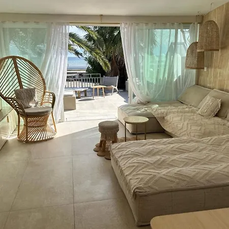 Beautiful House With Terrace Sea Front - Casa de Férias *
